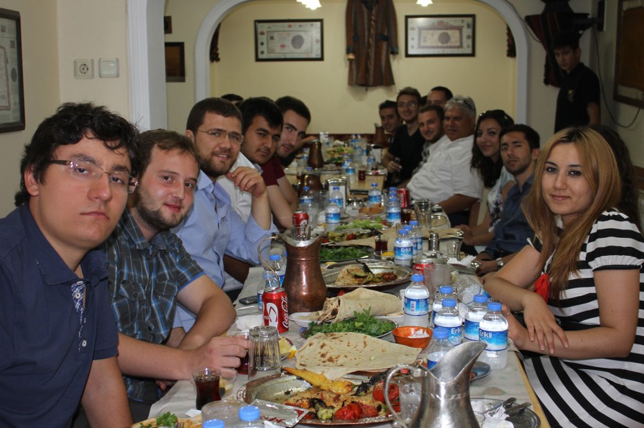 Pertevniyal1872 Ekibi geleneksel iftarından bir görüntü.